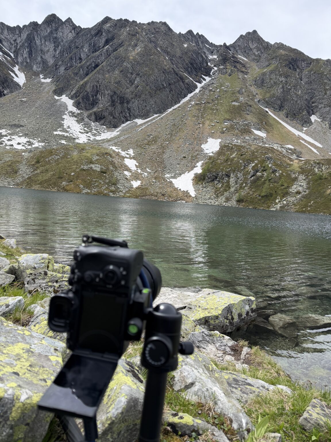 Behind-the-scenes landscape photography setup with Sony Alpha camera and tripod at Palfnersee in Bad Hofgastein, Austrian Alps.